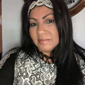 Meet your Posher, Gloria